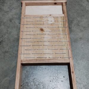 TALLADOR DE MADERA ANTIGUO CON ALAMBRES